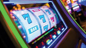 Responsible gaming reminders for adults reading slot entertainment guide